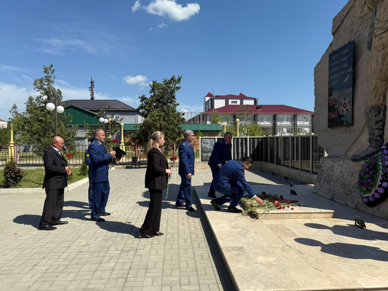 Сегодня, в день празднования Великой Победы, коллектив прокуратуры Бабаюртовского района принял участие в торжественной церемонии возложения цветов к Обелиску павшим воинам Сегодня, в день празднования Великой Победы, коллектив прокуратуры Бабаюртовского района принял участие в торжественной церемонии возложения цветов к Обелиску павшим воинам
