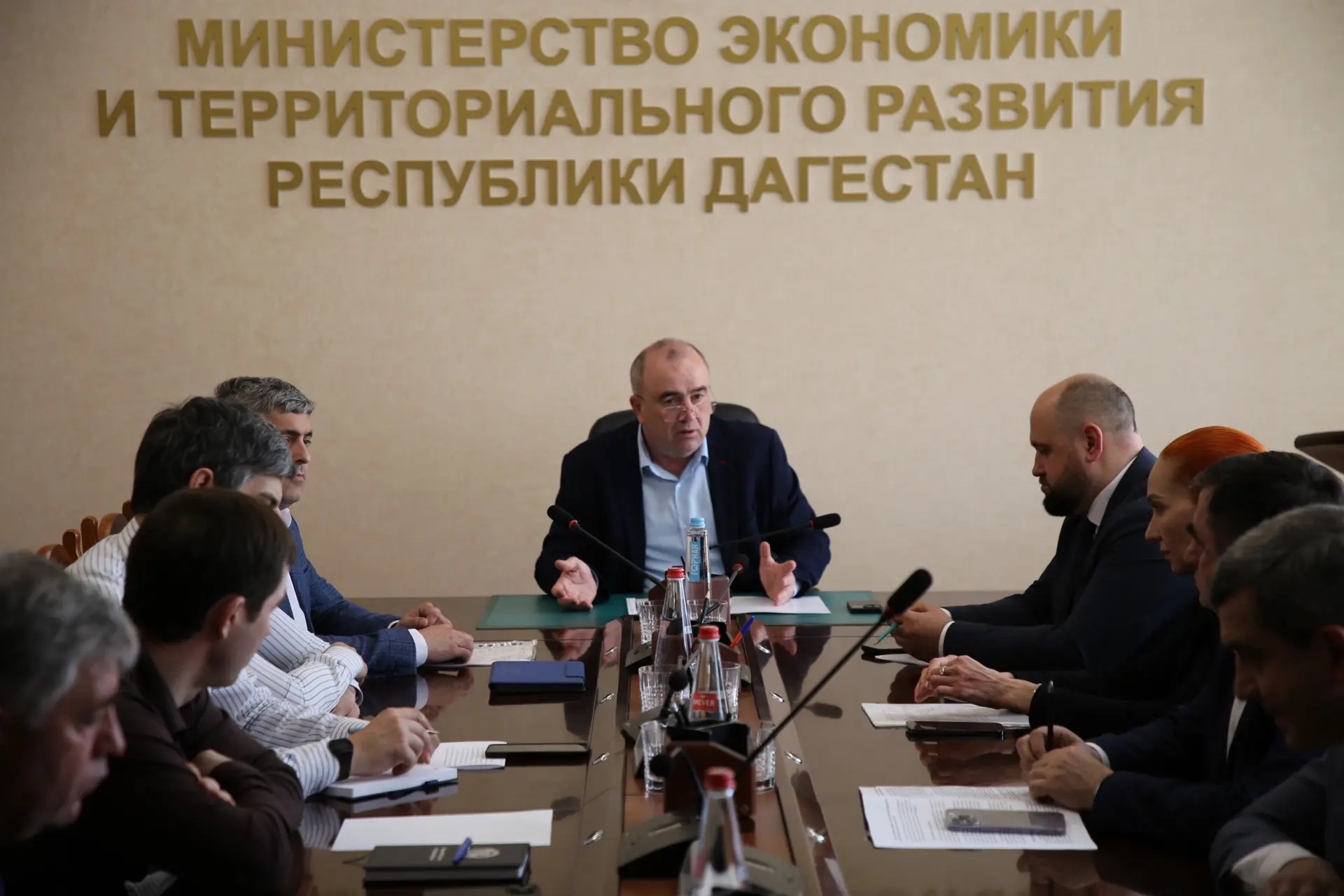 В Минэкономразвития Дагестана обсудили развитие безналичного оборота