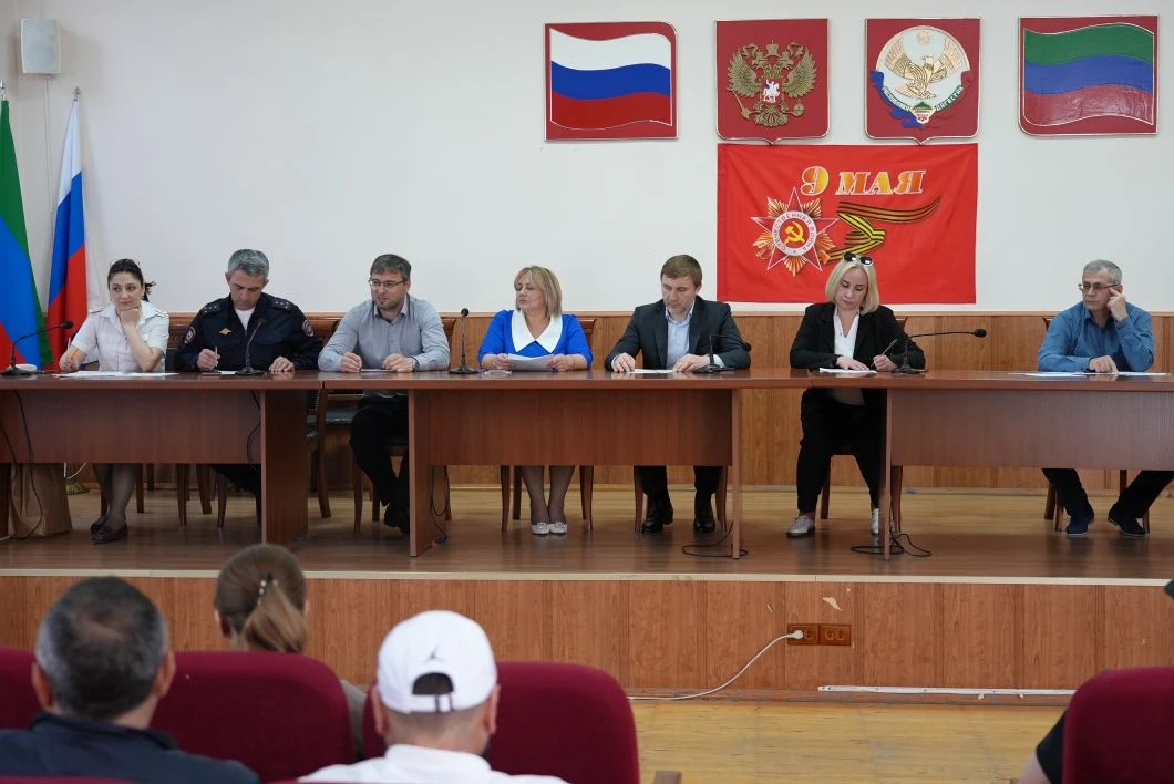 В Каспийске состоялось плановое заседание комиссии по делам несовершеннолетних и защите их прав
