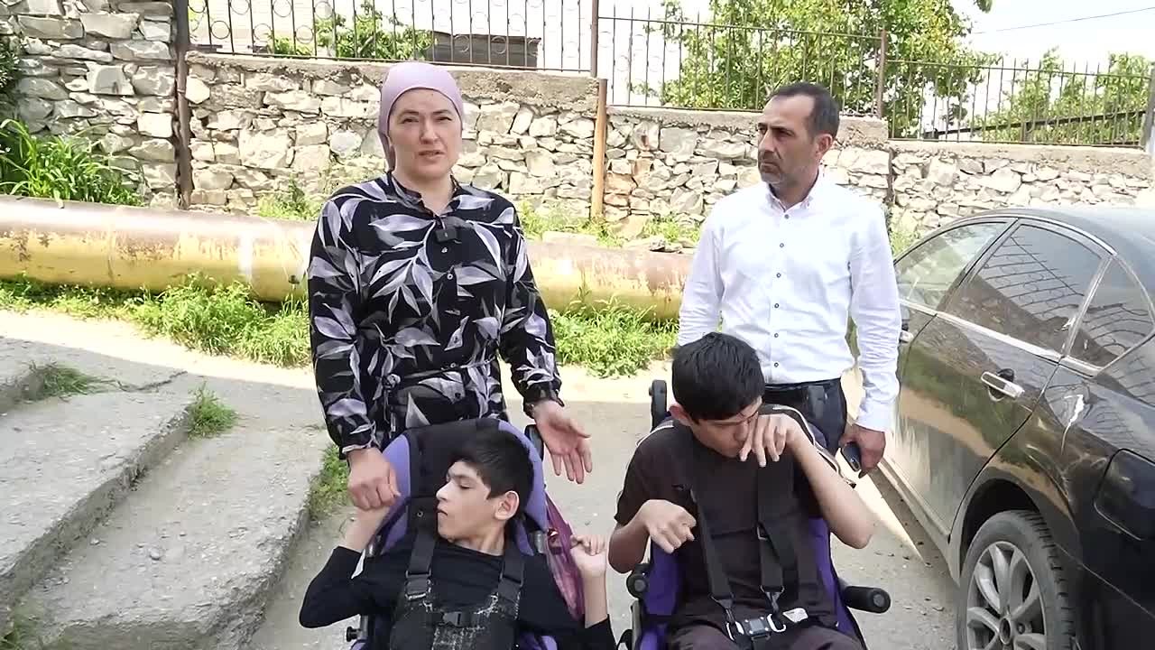 Накануне в ходе приёма граждан к главе города Махачкалы Джамбулату Салавову обратилась местная жительница Мариям Шарапудинова с просьбой обустроить пандус у дома № 14 по улице Влажной