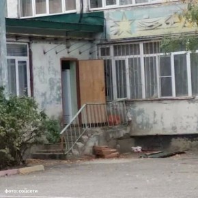 Воспитатели в Махачкале дорезали палец девочки, который прищемило дверью