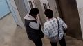 В Каспийске подросток ударом кулака разбил лифтовую панель