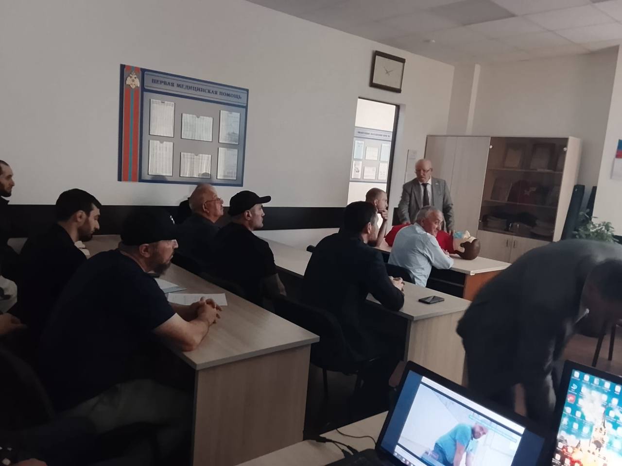 13-14 мая на Курсах ГО МКУ «Управление по делам ГО и ЧС г. Каспийск» прошли обучение командиры групп и звеньев по обслуживанию убежищ и укрытий организаций города