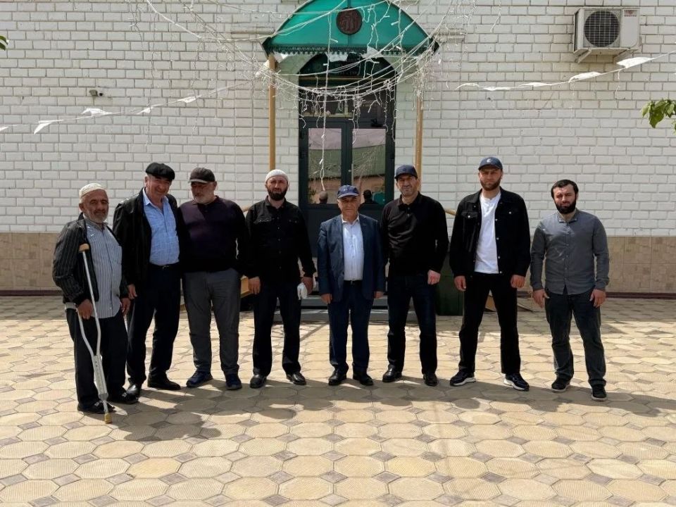 Депутат НС РД Абдулвахид Лабазанов посетил расположенное в зоне отгонного животноводства село Новый Цилитли Гумбетовского района, пострадавшее от недавнего масштабного наводнения Депутат НС РД Абдулвахид Лабазанов посетил расположенное в зоне отгонного животноводства село Новый Цилитли Гумбетовского района, пострадавшее от недавнего масштабного наводнения