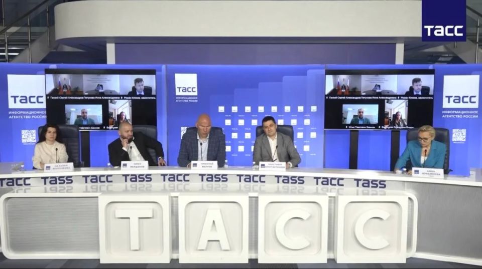 Эмин Мерданов принял участие в пресс-конференции ТАСС, посвящённой открытию летнего туристического сезона Эмин Мерданов принял участие в пресс-конференции ТАСС, посвящённой открытию летнего туристического сезона