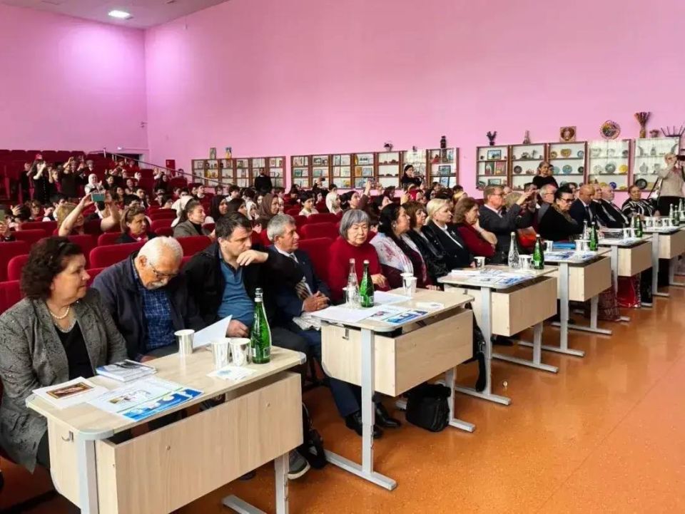 Председатель Комитета Народного Собрания Республики Дагестан Елена Павлюченко приняла участие в I Международном литературном фестивале «Истоки», посвященном дню рождения выдающегося поэта Дагестана Сулеймана Стальского Председатель Комитета Народного Собрания Республики Дагестан Елена Павлюченко приняла участие в I Международном литературном фестивале «Истоки», посвященном дню рождения выдающегося поэта Дагестана Сулеймана Стальского