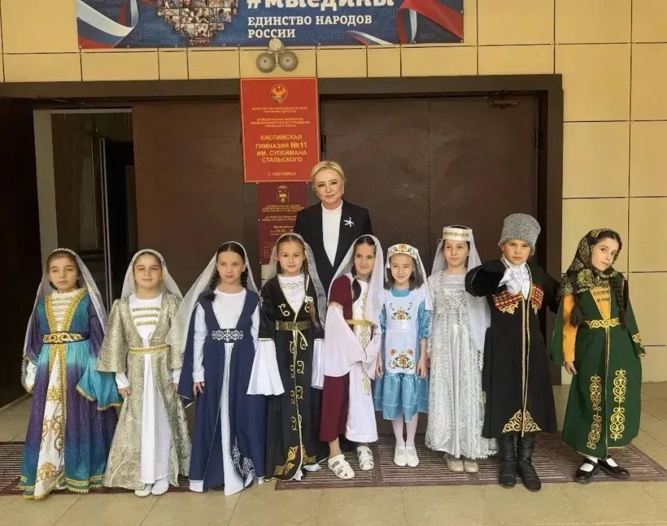 Председатель Комитета Народного Собрания Республики Дагестан Елена Павлюченко приняла участие в I Международном литературном фестивале «Истоки», посвященном дню рождения выдающегося поэта Дагестана Сулеймана Стальского Председатель Комитета Народного Собрания Республики Дагестан Елена Павлюченко приняла участие в I Международном литературном фестивале «Истоки», посвященном дню рождения выдающегося поэта Дагестана Сулеймана Стальского