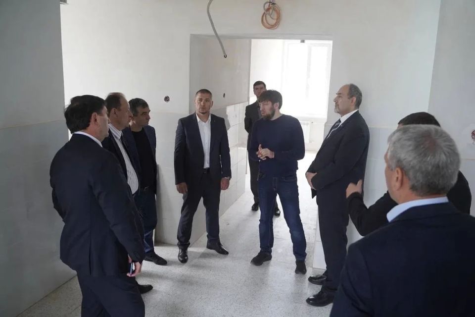В Хасавюрте и Кизилюрте завершается строительство трех новых объектов образования В Хасавюрте и Кизилюрте завершается строительство трех новых объектов образования