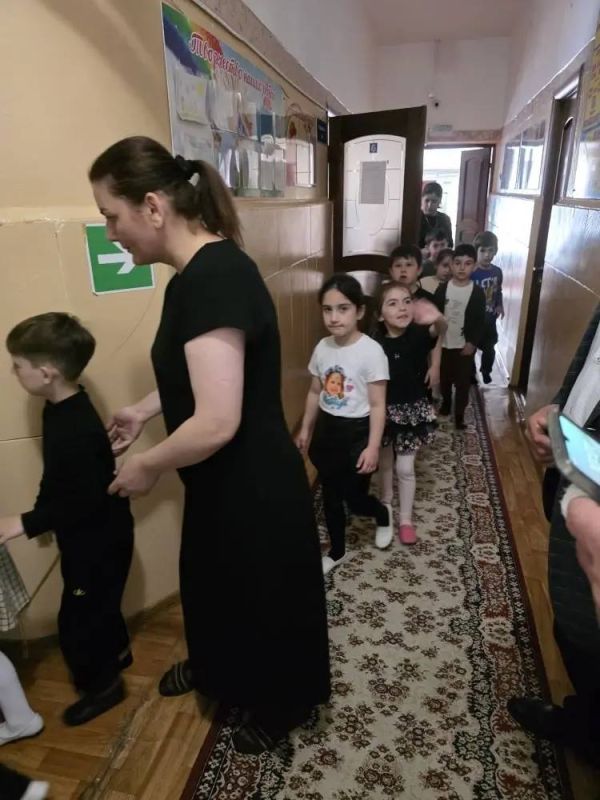 Сегодня в МБДОУ детский сад №25 «Джейран» и №26 «Родничок»специалистами Управления по делам ГО и ЧС г. Каспийск совместно с сотрудниками Аппарата АТК города и Росгвардии были проведены учебные тренировки по действиям...
