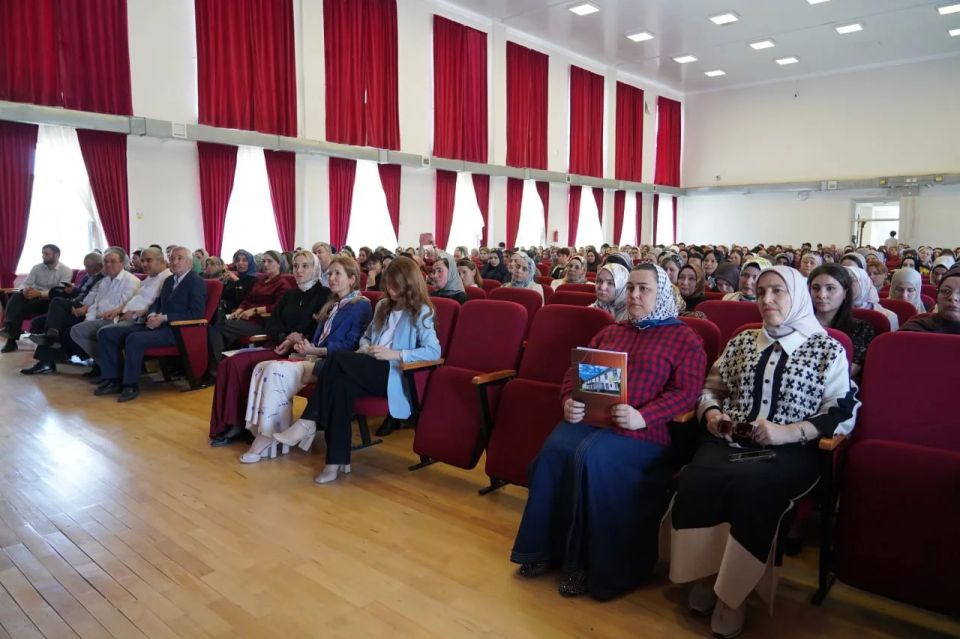 В Хасавюрте состоялся семинар-совещание по вопросам подготовки к выпускным экзаменам В Хасавюрте состоялся семинар-совещание по вопросам подготовки к выпускным экзаменам