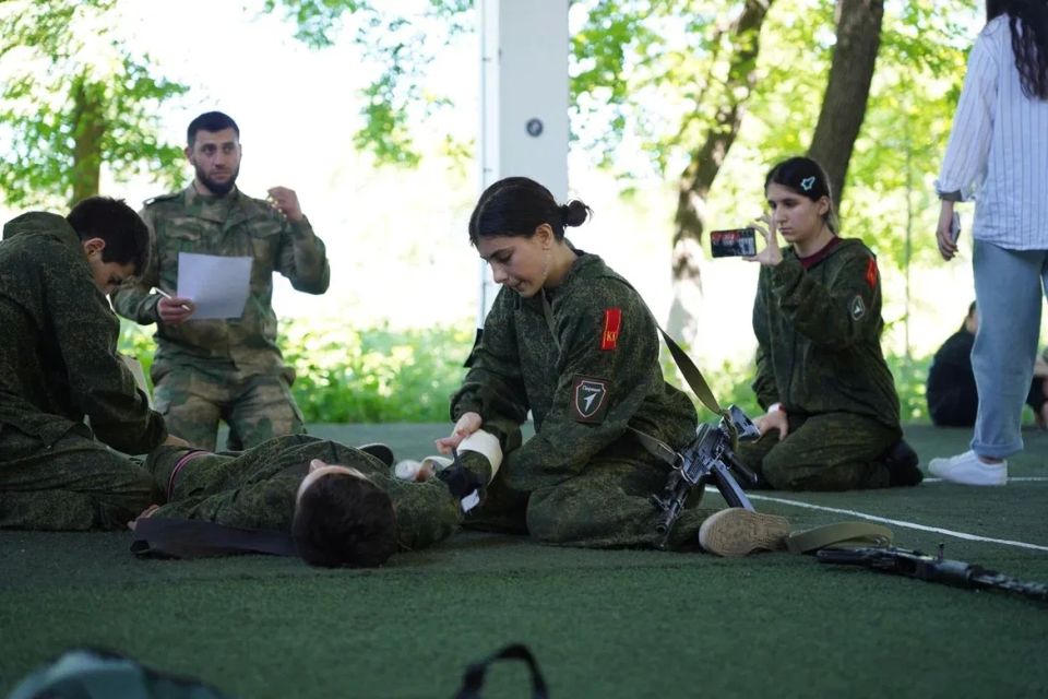 В Дагестане проходит республиканский этап «Зарницы 2.0» В Дагестане проходит республиканский этап «Зарницы 2.0»