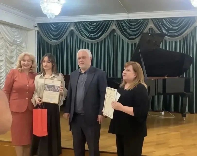 22 мая состоялось ежегодное награждение министерством культуры РД победителей республиканских, всероссийских и международных конкурсов и фестивалей 22 мая состоялось ежегодное награждение министерством культуры РД победителей республиканских, всероссийских и международных конкурсов и фестивалей