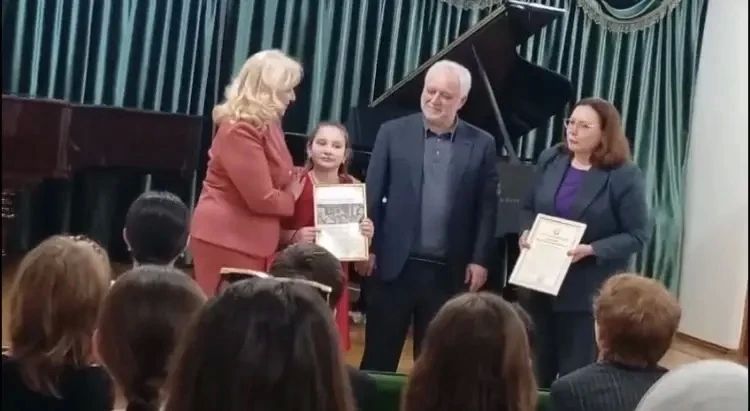 22 мая состоялось ежегодное награждение министерством культуры РД победителей республиканских, всероссийских и международных конкурсов и фестивалей 22 мая состоялось ежегодное награждение министерством культуры РД победителей республиканских, всероссийских и международных конкурсов и фестивалей