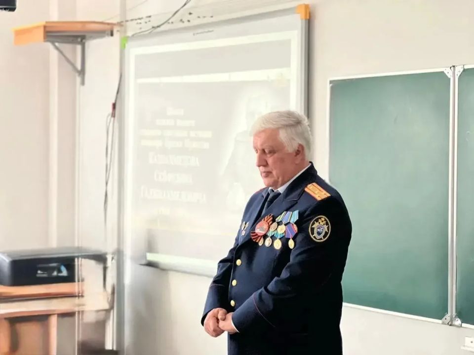 Председатель региональной общественной организации «Союз ветеранов следствия» Республики Дагестан Абдулхалим Набиевич Халимов провел уроки мужества, посвящённые памяти сотрудника СК России Сейфудина Казиахмедова