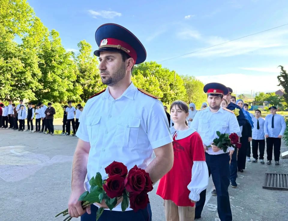 Председатель региональной общественной организации «Союз ветеранов следствия» Республики Дагестан Абдулхалим Набиевич Халимов провел уроки мужества, посвящённые памяти сотрудника СК России Сейфудина Казиахмедова Председатель региональной общественной организации «Союз ветеранов следствия» Республики Дагестан Абдулхалим Набиевич Халимов провел уроки мужества, посвящённые памяти сотрудника СК России Сейфудина Казиахмедова