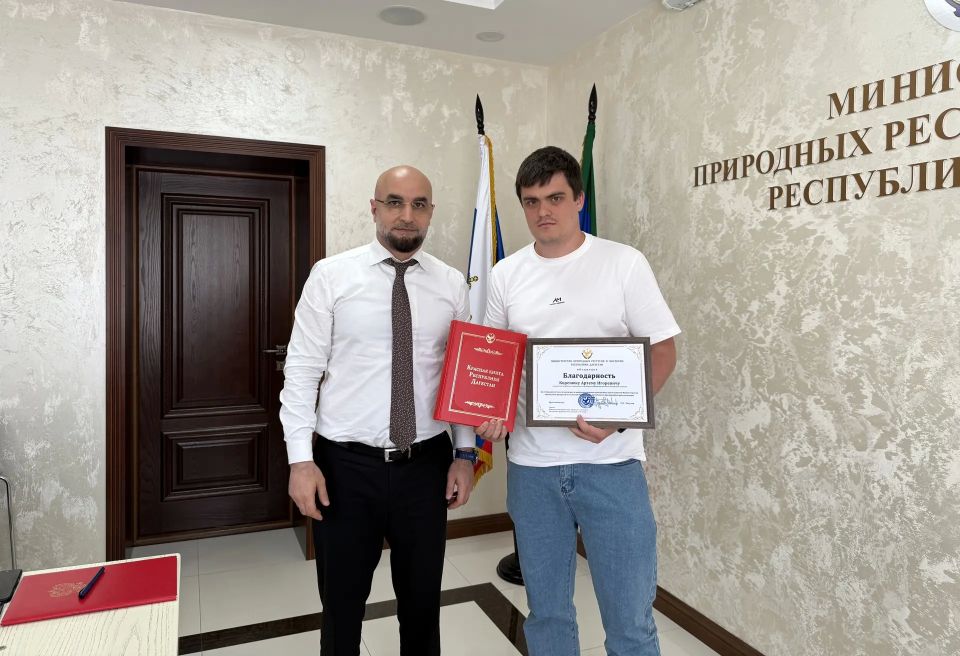 В преддверии празднования Дня эколога врио министра природных ресурсов и экологии РД Ратмир Расулов объявил представителям республиканских СМИ и ЦУР РД благодарности за сотрудничество и информационную поддержку ведомства В преддверии празднования Дня эколога врио министра природных ресурсов и экологии РД Ратмир Расулов объявил представителям республиканских СМИ и ЦУР РД благодарности за сотрудничество и информационную поддержку ведомства