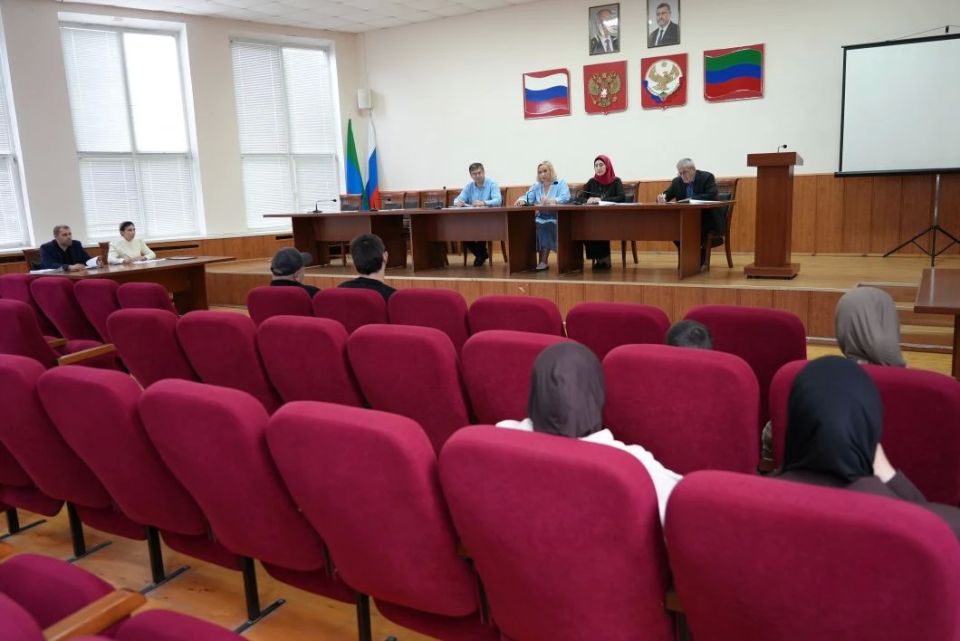 В Каспийске состоялось заседание комиссии по делам несовершеннолетних и защите их прав, на котором было рассмотрено 23 материала, касающихся административных правонарушений В Каспийске состоялось заседание комиссии по делам несовершеннолетних и защите их прав, на котором было рассмотрено 23 материала, касающихся административных правонарушений