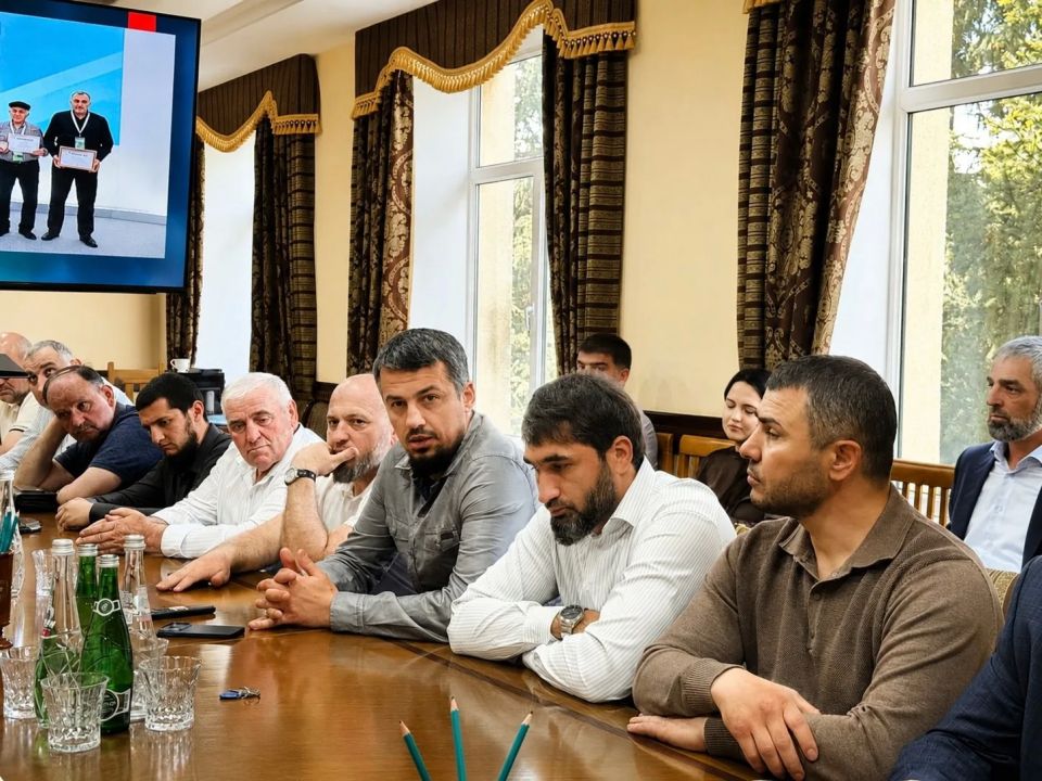Вопросы господдержки сельского хозяйства обсудили на совещании в Буйнакском районе Вопросы господдержки сельского хозяйства обсудили на совещании в Буйнакском районе