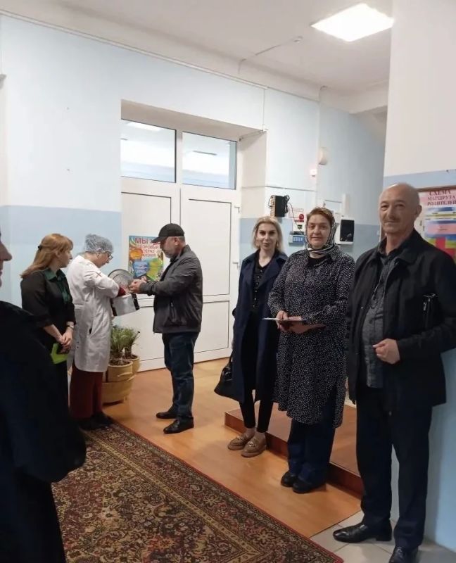 Сегодня, 26 мая в МБДОУ «Детский сад № 22 «Солнышко» специалистами Управления по делам ГО и ЧС г. Каспийск совместно с сотрудниками Аппарата АТК города,Росгвардии представителя общественного совета Министерства цифрового... Сегодня, 26 мая в МБДОУ «Детский сад № 22 «Солнышко» специалистами Управления по делам ГО и ЧС г. Каспийск совместно с сотрудниками Аппарата АТК города,Росгвардии представителя общественного совета Министерства цифрового...