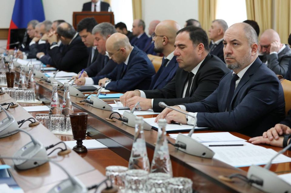 Заседание Правительства Дагестана провёл накануне премьер-министр республики Магомед Рамазанов Заседание Правительства Дагестана провёл накануне премьер-министр республики Магомед Рамазанов