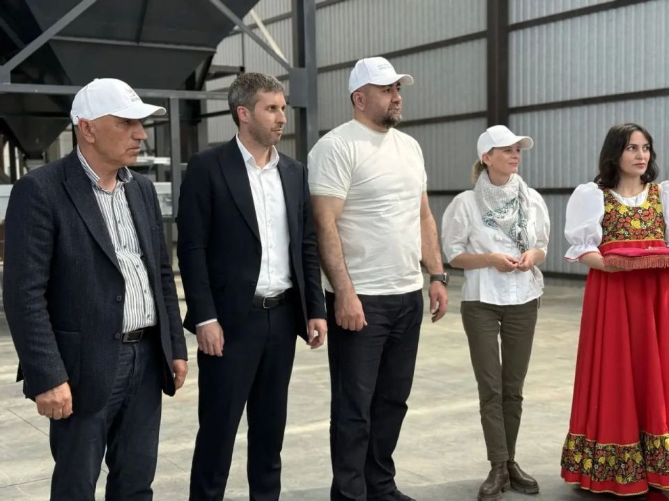 Представители ООН стали почетными гостями на открытии нового рисо-перерабатывающего завода в Тарумовском районе Представители ООН стали почетными гостями на открытии нового рисо-перерабатывающего завода в Тарумовском районе