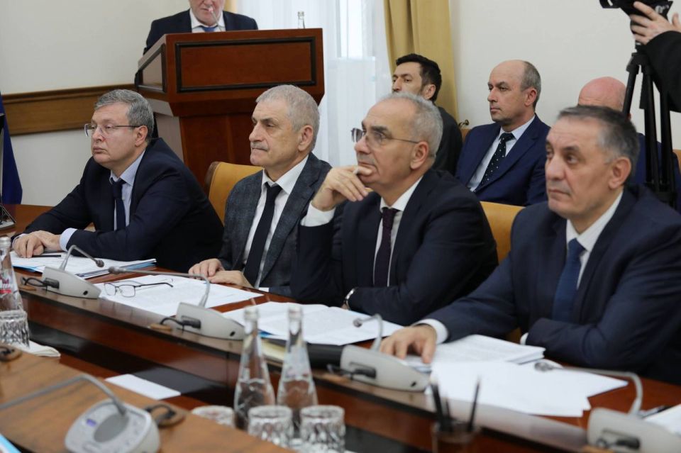 Заседание Правительства Дагестана провёл накануне премьер-министр республики Магомед Рамазанов Заседание Правительства Дагестана провёл накануне премьер-министр республики Магомед Рамазанов