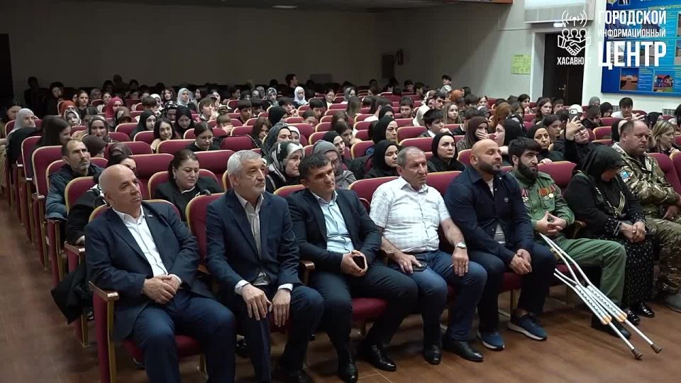 В Хасавюрте состоялась фотовыставка «Дети героев»