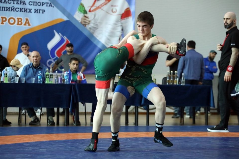 Юноши поспорили за призы от Мурада Гайдарова Юноши поспорили за призы от Мурада Гайдарова