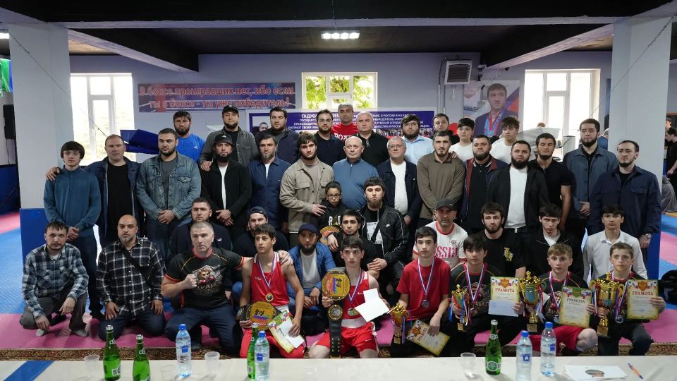 В селе Дылым Казбековского района прошел Республиканский турнир по вольной борьбе среди юношей памяти Гаджи Махачева, которому исполнилось бы 75 лет