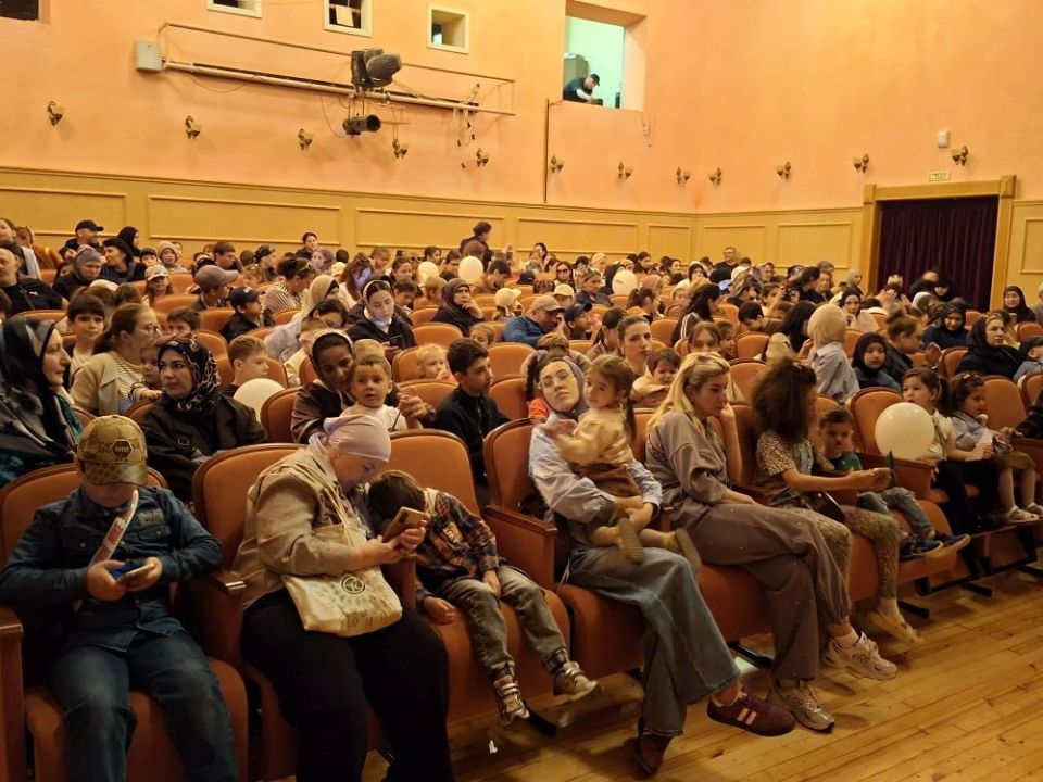 В Международный день защиты детей Дагестанский государственный театр кукол провел для юных дагестанцев развлекательно-познавательную программу В Международный день защиты детей Дагестанский государственный театр кукол провел для юных дагестанцев развлекательно-познавательную программу