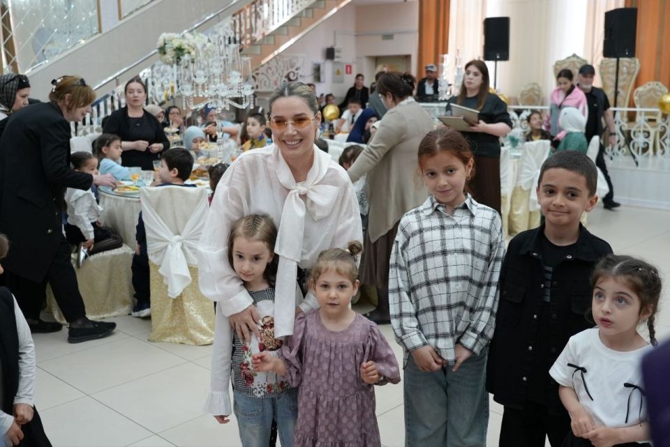 Сегодня, 1 июня, в Международный день защиты детей, Каспийский комплексный центр социального обслуживания населения провел торжественное мероприятие для своих подопечных Сегодня, 1 июня, в Международный день защиты детей, Каспийский комплексный центр социального обслуживания населения провел торжественное мероприятие для своих подопечных