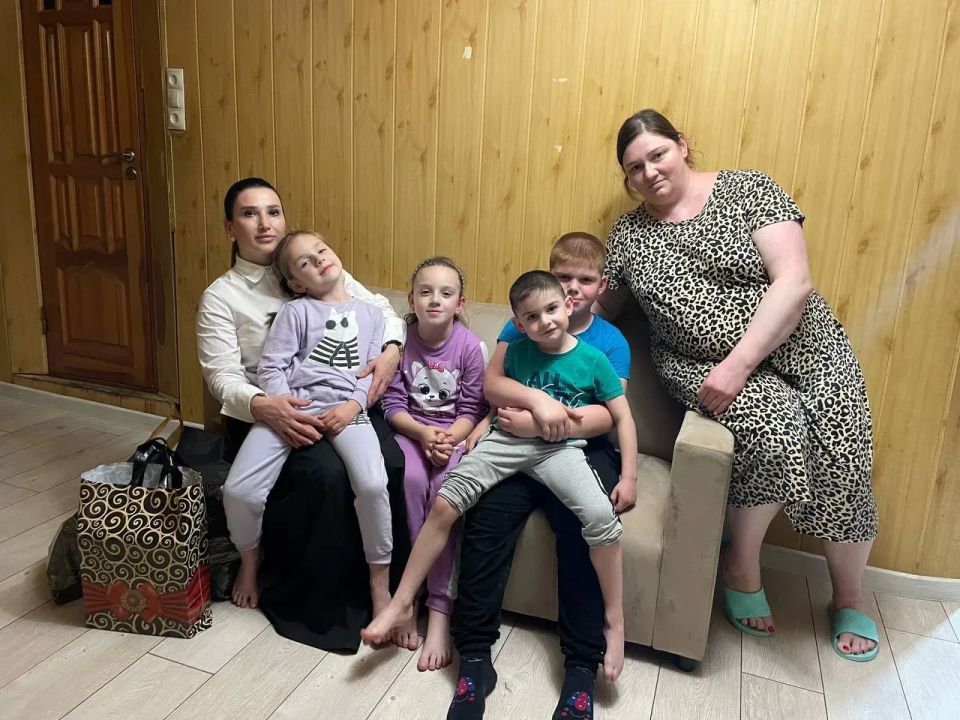 Подарить улыбку ребенку: как в Махачкале согревали детские сердца Подарить улыбку ребенку: как в Махачкале согревали детские сердца