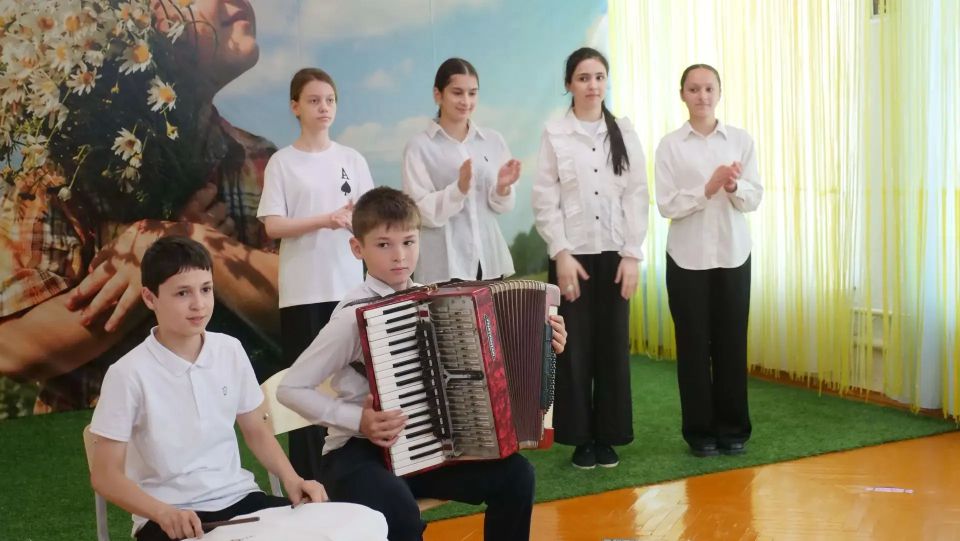 Большой праздник. В Хасавюртовском районе масштабно отметили День защиты детей Большой праздник. В Хасавюртовском районе масштабно отметили День защиты детей