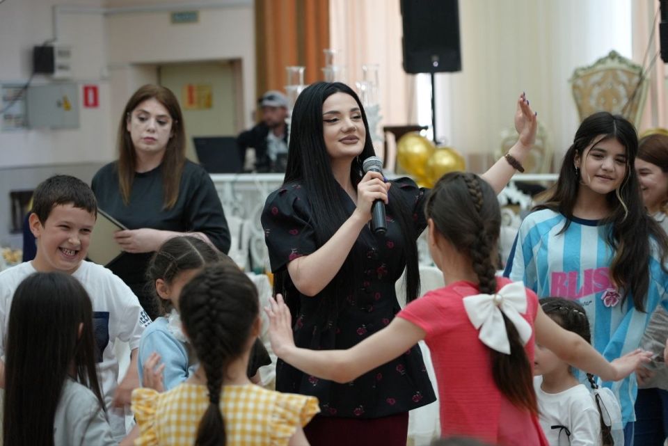 Сегодня, 1 июня, в Международный день защиты детей, Каспийский комплексный центр социального обслуживания населения провел торжественное мероприятие для своих подопечных Сегодня, 1 июня, в Международный день защиты детей, Каспийский комплексный центр социального обслуживания населения провел торжественное мероприятие для своих подопечных