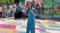 На сцене Мария Тальникова с песней «Песенка мамонтенка»