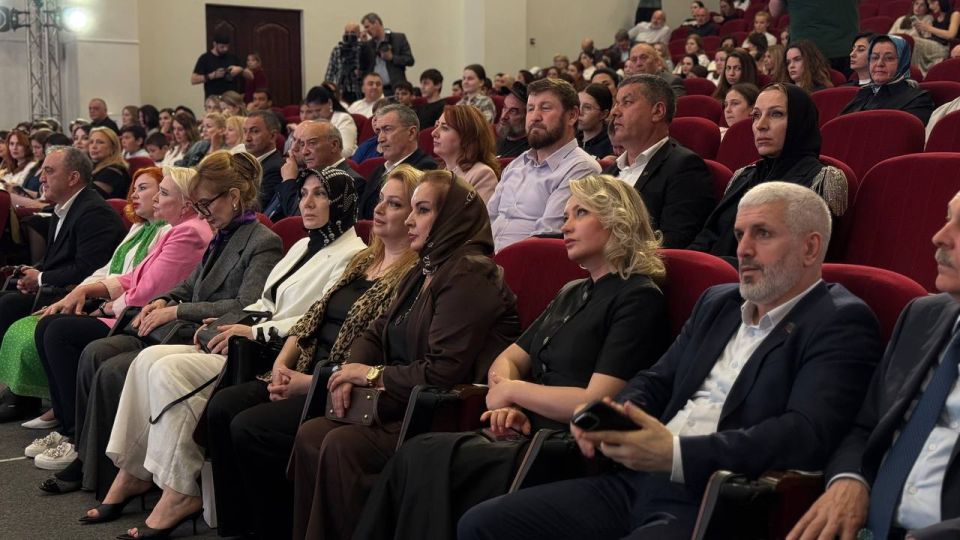 Юрий Левицкий: «Дети - наше будущее, наша надежда и гордость» Юрий Левицкий: «Дети - наше будущее, наша надежда и гордость»