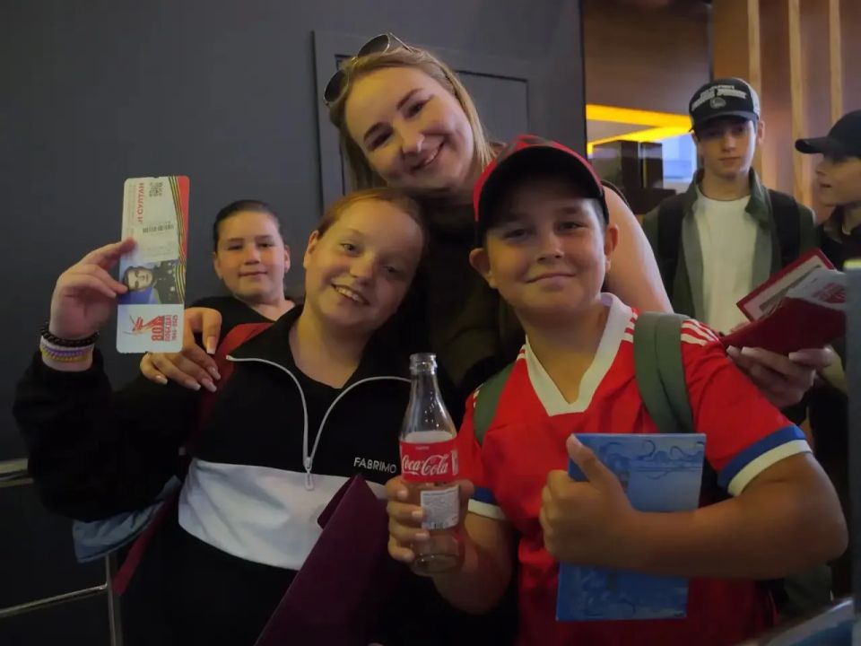 100 школьников из Новолакского района, Дахадаевского района и города Махачкалы отправились в Санкт-Петербург 100 школьников из Новолакского района, Дахадаевского района и города Махачкалы отправились в Санкт-Петербург