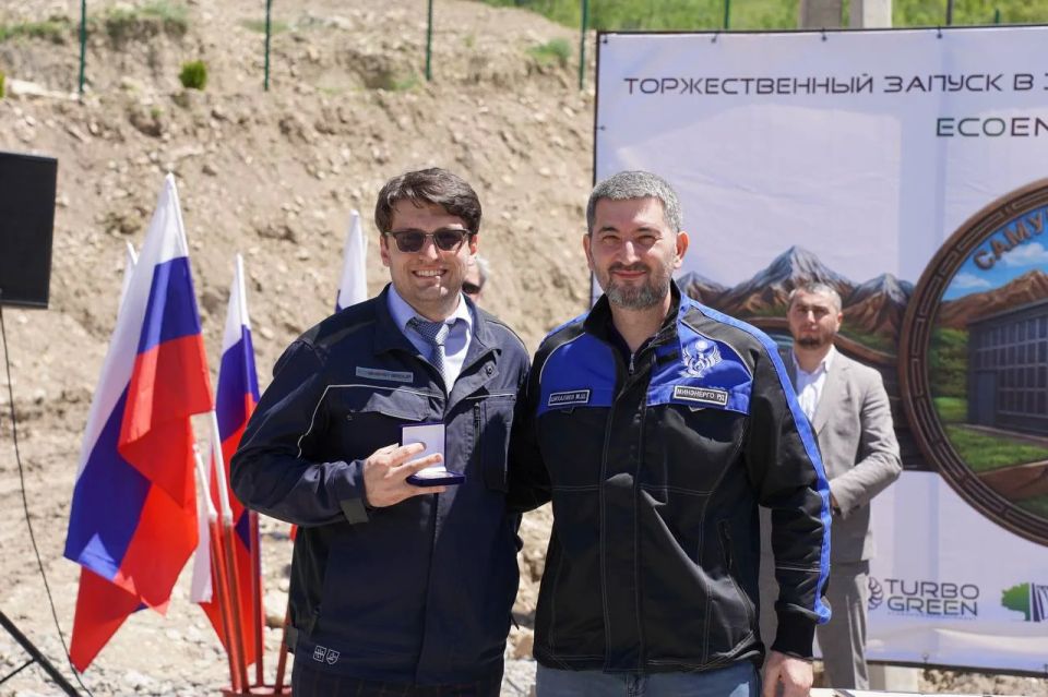 На торжественной церемонии в Докузпаринском районе отличившимся сотрудникам энергетической отрасли вручены медали