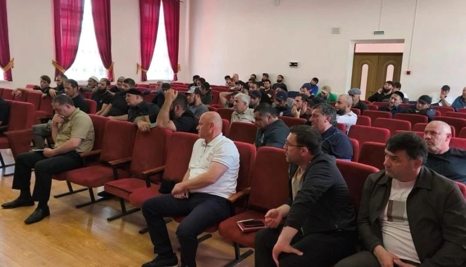 Депутат НС РД Руслан Ибрагимов встретился с жителями села Адильотар Хасавюртовского района Депутат НС РД Руслан Ибрагимов встретился с жителями села Адильотар Хасавюртовского района