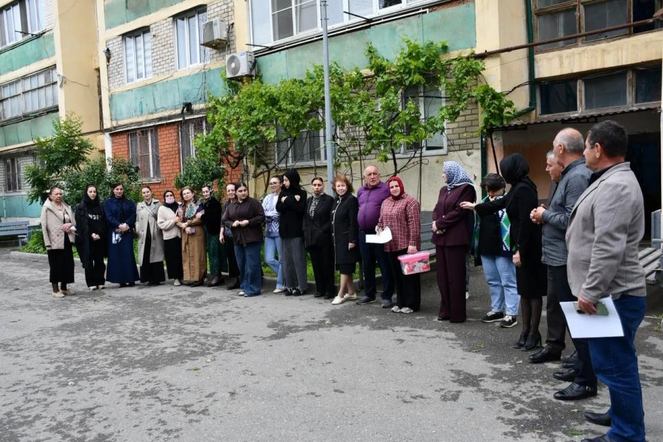 Сегодня в ЦБС им.Ф.Алиевой сотрудниками Аппарата АТК города Каспийска совместно со специалистами Управления по делам ГО и ЧС были проведены учебные тренировки по действиям сотрудников и посетителей библиотеки при угрозе или... Сегодня в ЦБС им.Ф.Алиевой сотрудниками Аппарата АТК города Каспийска совместно со специалистами Управления по делам ГО и ЧС были проведены учебные тренировки по действиям сотрудников и посетителей библиотеки при угрозе или...