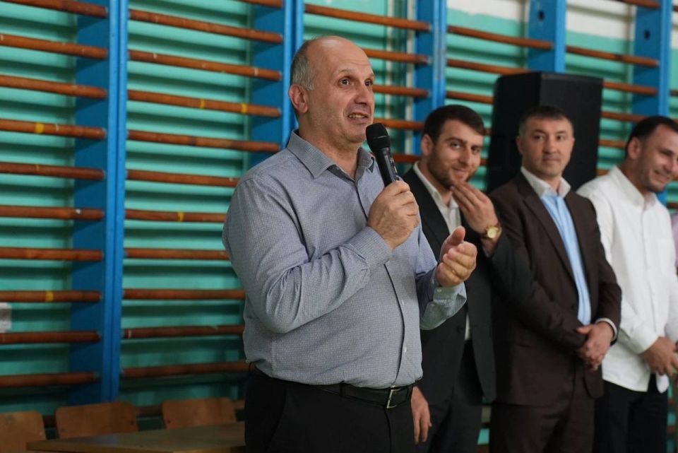 В спорткомплексе Дагестанского государственного университета состоялся благотворительный матч по волейболу, приуроченный ко Дню защиты детей В спорткомплексе Дагестанского государственного университета состоялся благотворительный матч по волейболу, приуроченный ко Дню защиты детей