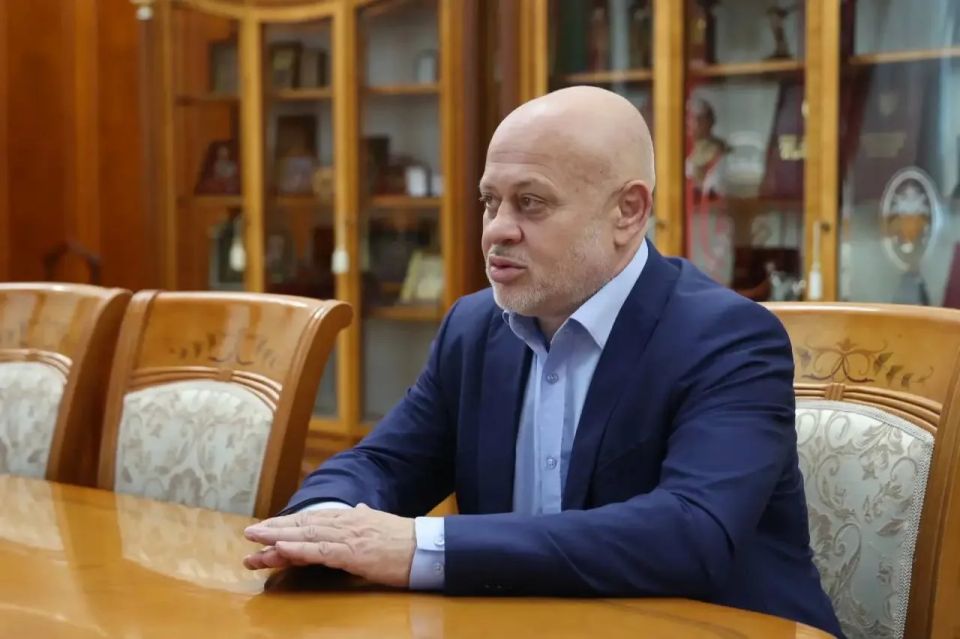 Федор Щукин встретился с главой подшефного Михайловского района Запорожской области Вячеславом Бедняком Федор Щукин встретился с главой подшефного Михайловского района Запорожской области Вячеславом Бедняком
