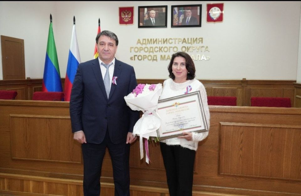 Фоторепортаж награждения работников Администрации города Махачкалы на заседании Актива города Фоторепортаж награждения работников Администрации города Махачкалы на заседании Актива города