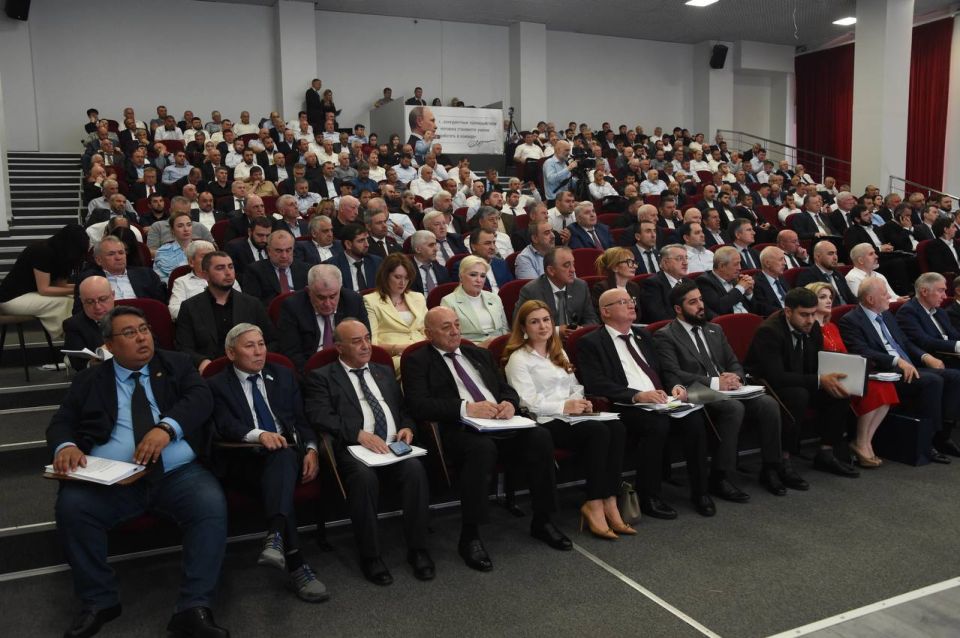 Дорогие дагестанцы, на днях в Махачкале состоялось совещание Комитета Государственной Думы по региональной политике и местному самоуправлению на тему «Особенности реализации Федерального закона от № 33-ФЗ «Об общих принципах... Дорогие дагестанцы, на днях в Махачкале состоялось совещание Комитета Государственной Думы по региональной политике и местному самоуправлению на тему «Особенности реализации Федерального закона от № 33-ФЗ «Об общих принципах...