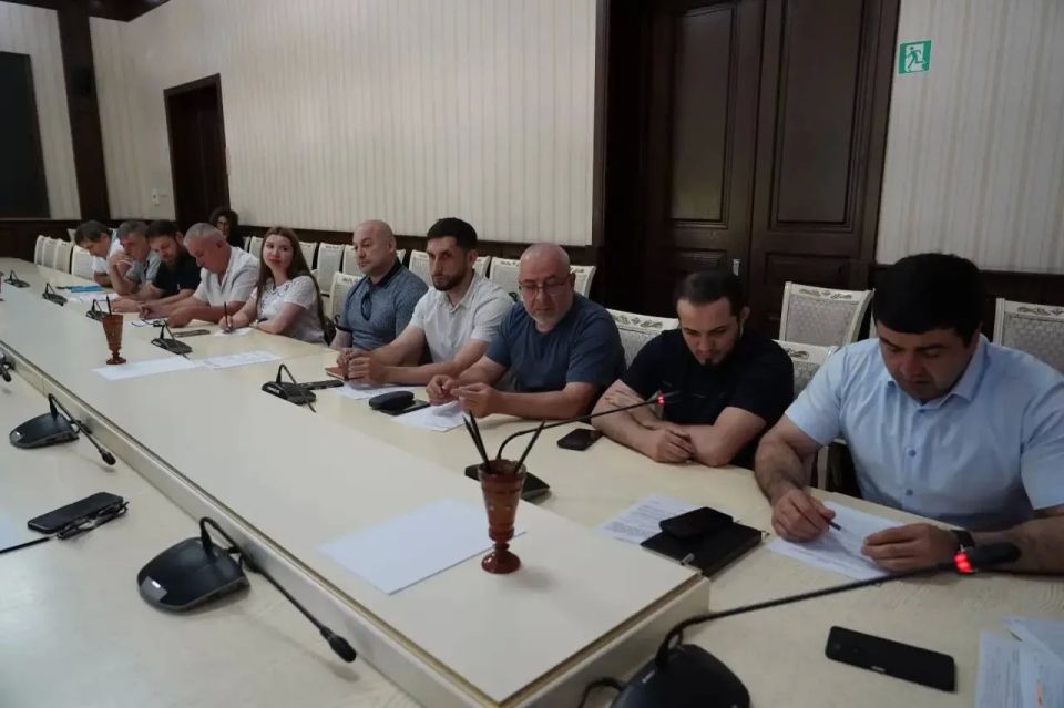 В администрации Дербента под председательством замглавы города Ахмеда Казиахмедова состоялось совещание по вопросам подготовки объектов жилищно-коммунального хозяйства, жилищного фонда и организаций бюджетной сферы... В администрации Дербента под председательством замглавы города Ахмеда Казиахмедова состоялось совещание по вопросам подготовки объектов жилищно-коммунального хозяйства, жилищного фонда и организаций бюджетной сферы...