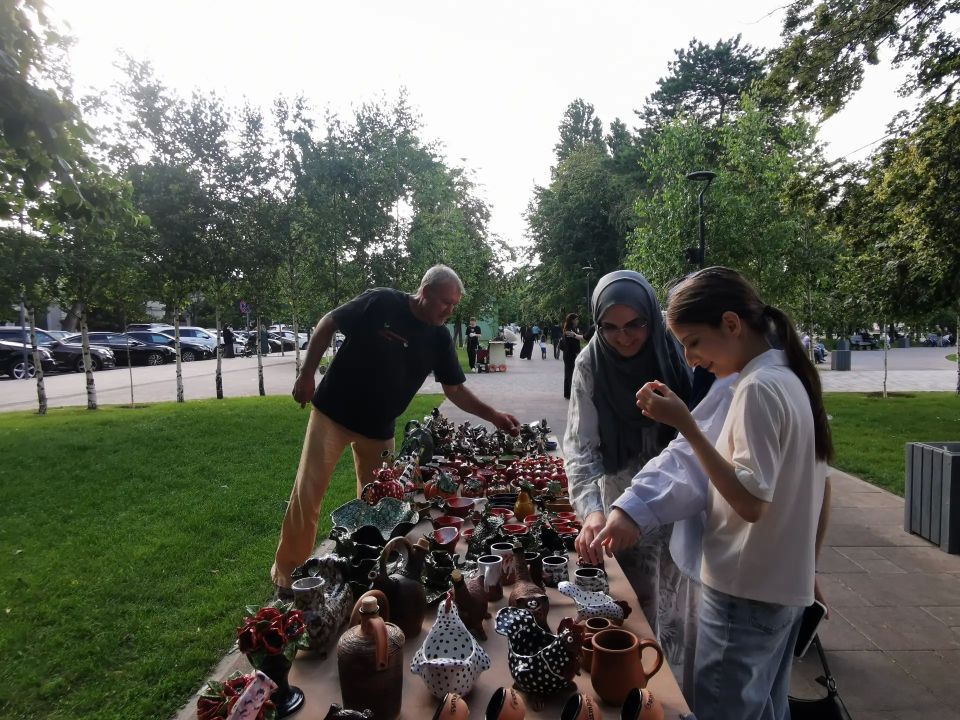 В Махачкале на бульваре им. Сулеймана Стальского открылась выставка-ярмарка изделий мастеров народных промыслов В Махачкале на бульваре им. Сулеймана Стальского открылась выставка-ярмарка изделий мастеров народных промыслов