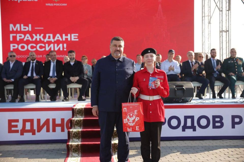 Новый парк, новые граждане: в Дербенте вручили первые паспорта Новый парк, новые граждане: в Дербенте вручили первые паспорта