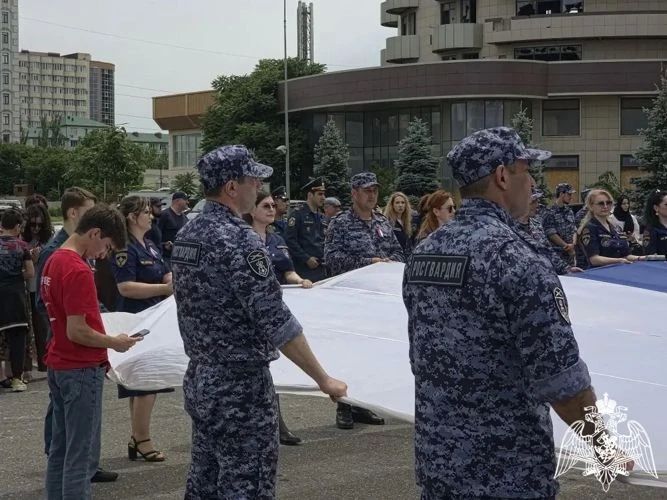 В Дагестане росгвардейцы поддержали патриотическую акцию ко Дню России В Дагестане росгвардейцы поддержали патриотическую акцию ко Дню России