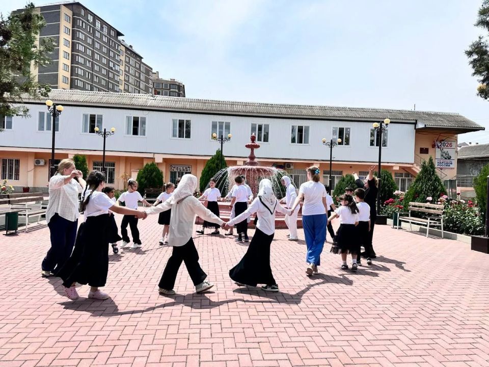 Танец единства: особенные дети поздравили страну с Днём России Танец единства: особенные дети поздравили страну с Днём России