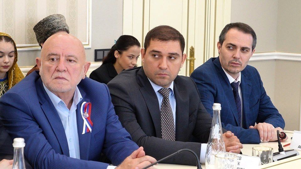 В Махачкале проходит прием делегации гуманитарной миссии «ВСЕ СВОи» В Махачкале проходит прием делегации гуманитарной миссии «ВСЕ СВОи»